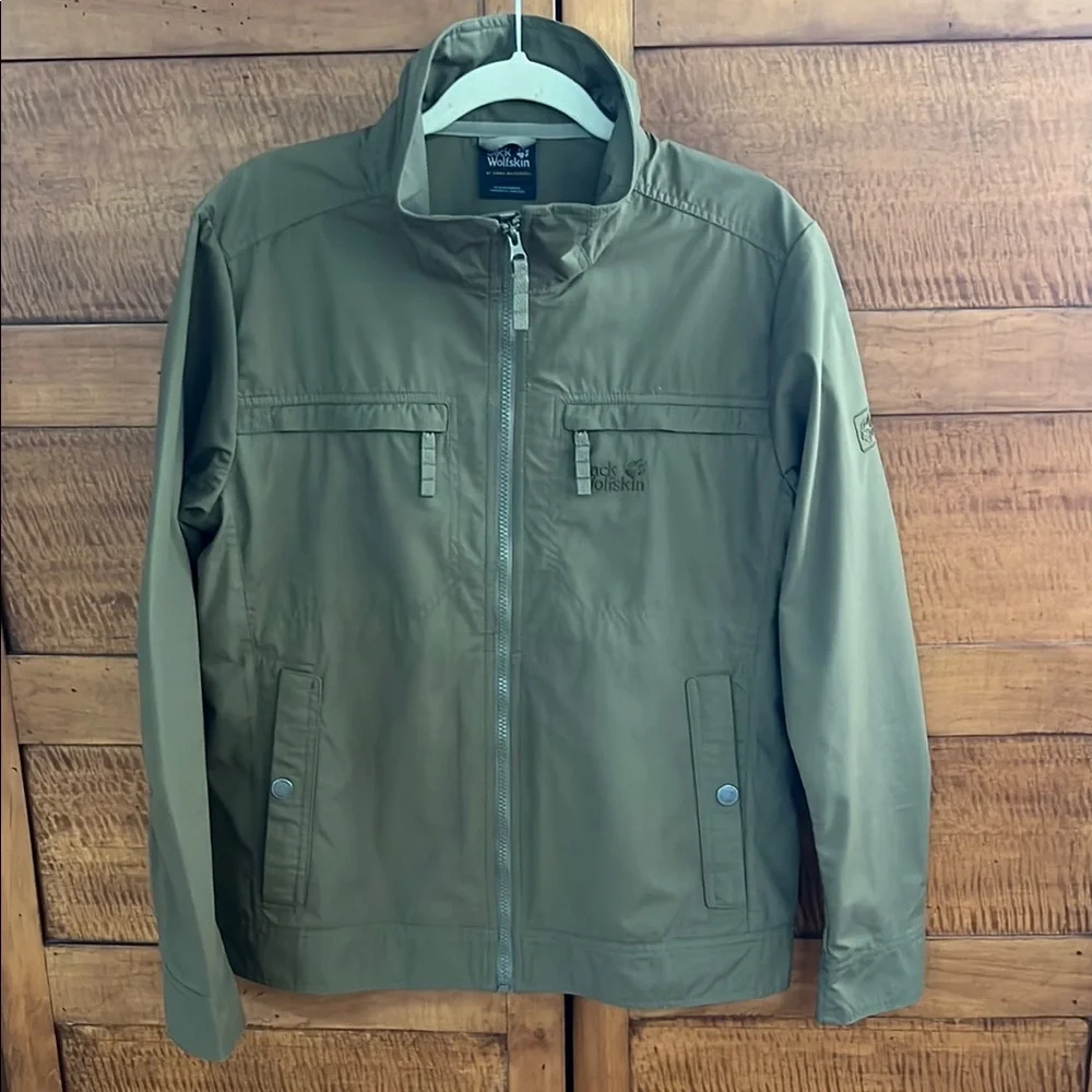 🫒Like New Olive Camio Jacket by Jack Wolfskin | Lightweight | NWOT Men’s Small